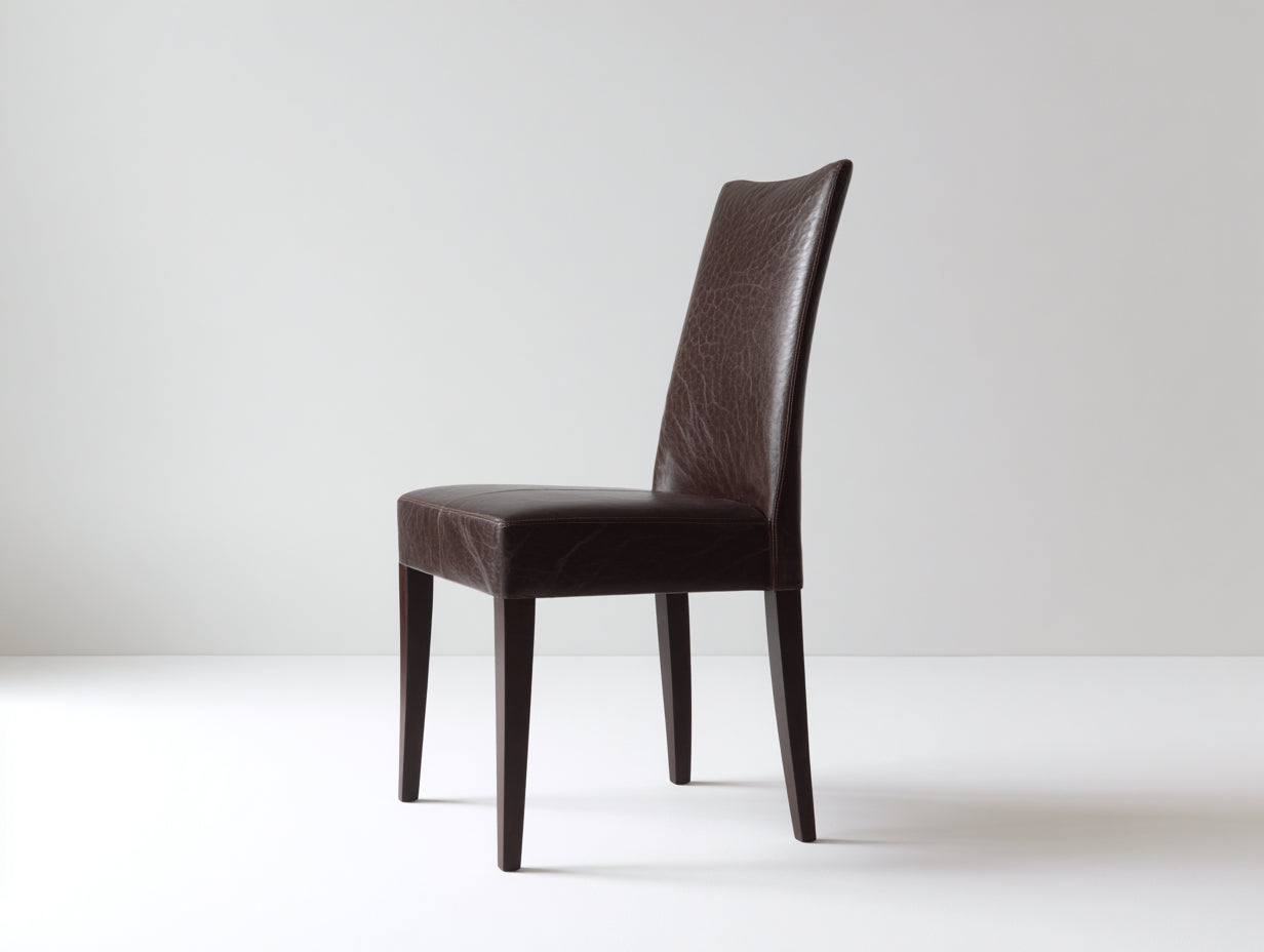 Silla de comedor tapizada en piel sintetica marron oscuro con patas de madera estilo moderno 45x55x90 cm Sillas de comedor